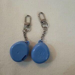 Blue Keyring set Fwee, brand new didn’t come with tags